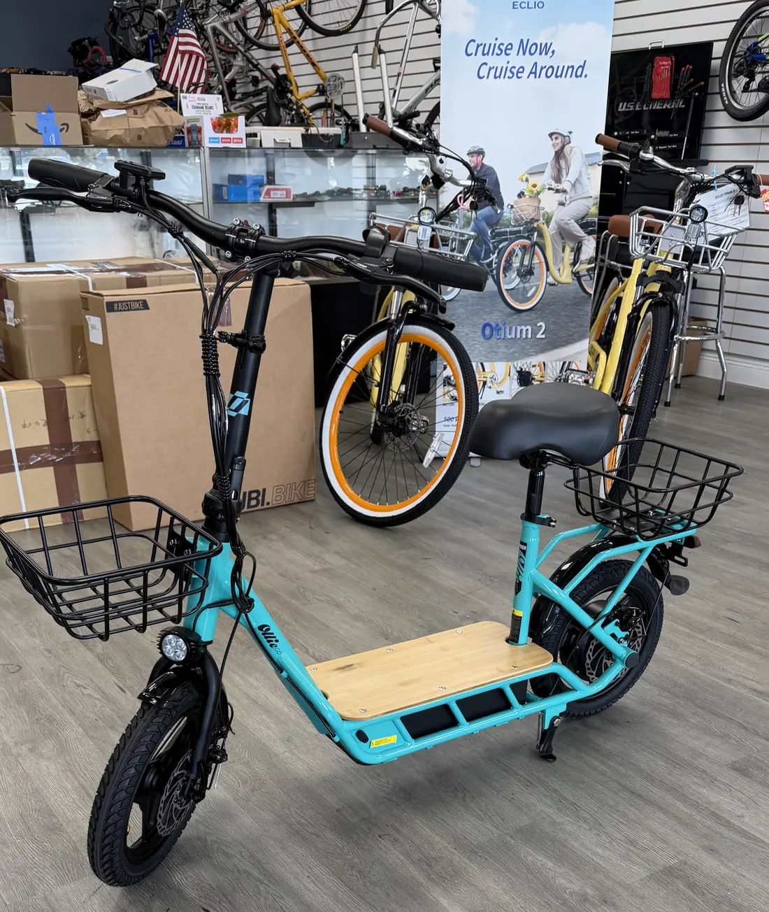 View photo 3 of Electric scooter front three-quarter view